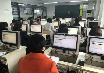 翁垟春華電腦辦公培訓(xùn) 開啟計算機技術(shù)學習之旅